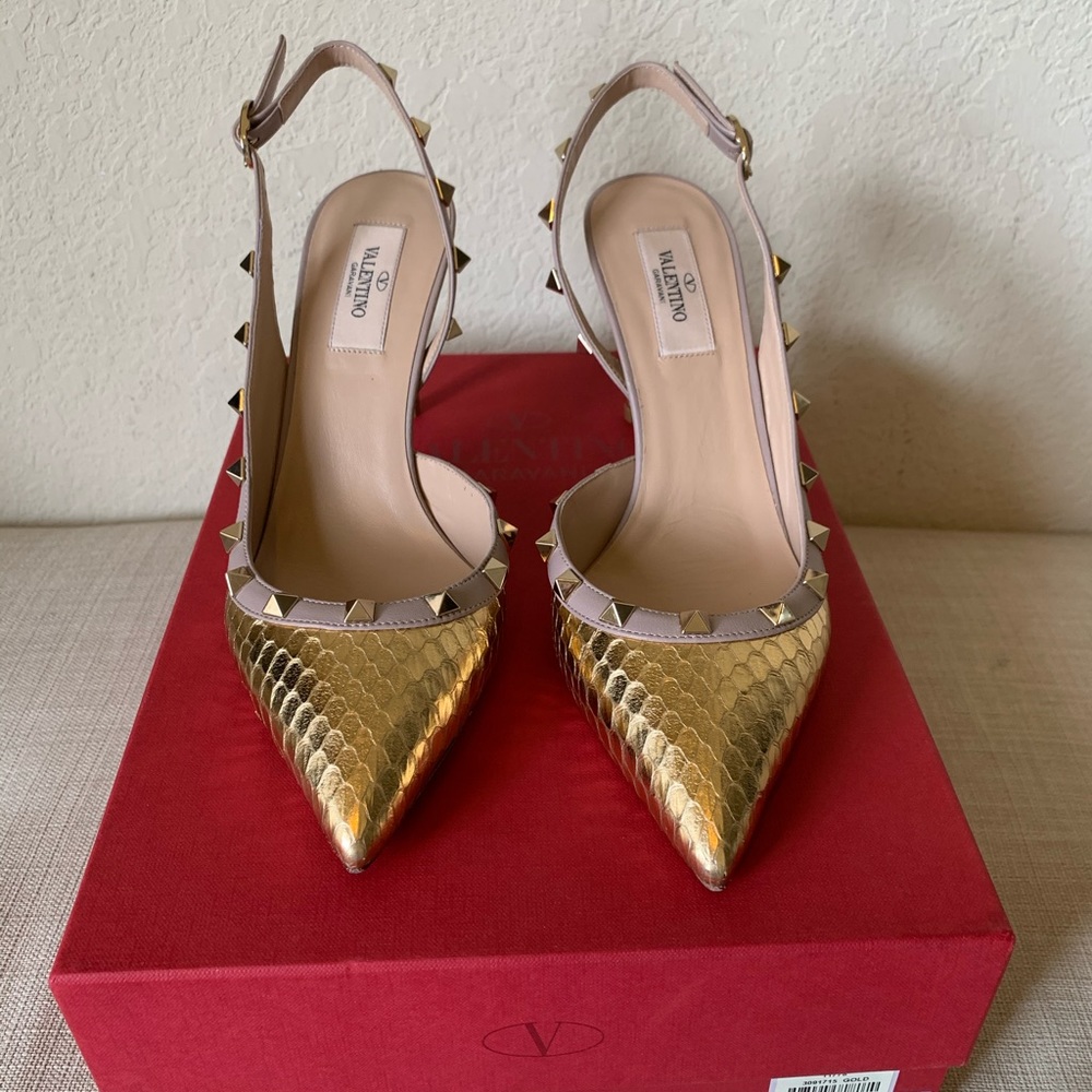 ⭕️SOLD⭕️Brand new Valentino water snake skin heels